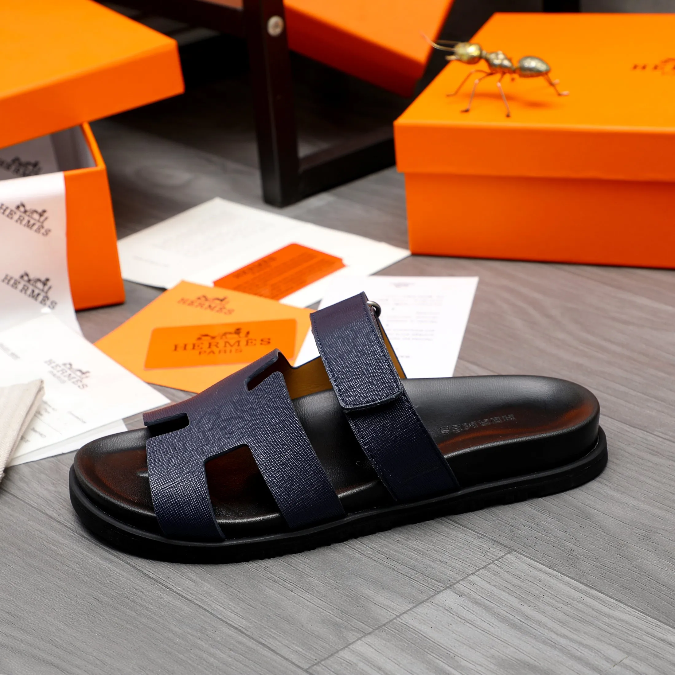 Men's shoes 💰340 Product trademark: Hermes "Hermes" Couple's slippers Regular size: 36-46 Product material: Selected vertical grain cowhide upper, microfiber lining, original outsole